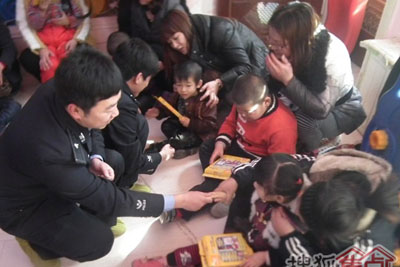 学雷锋 关爱自闭症
