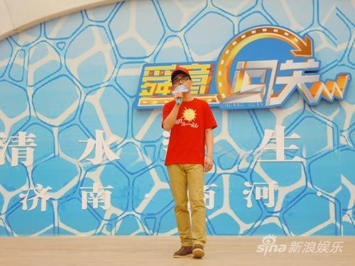 李景晨为自闭症儿童献唱