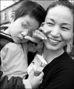 我是一只蜗牛的妈妈，牵着一只蜗牛去散步