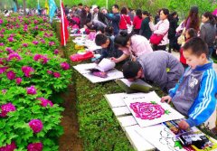 洛阳国花园邀请自闭症儿童欣赏牡丹花