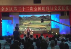 “银环妈”和她的双胞胎脑瘫孙女同唱《朝阳沟》