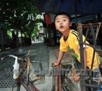 又是绑，又是锁，莫非又是自闭症？