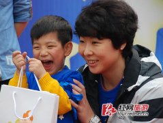 一起关爱自闭症儿童 “蓝色行动”长沙传递爱心