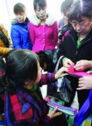 ＂爱心拖鞋＂为自闭症家庭传递希望