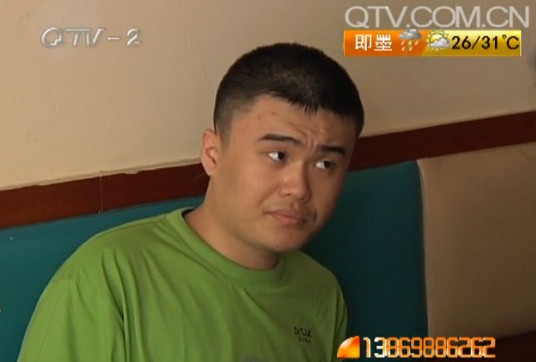 父母离婚儿子患自闭症 性情大变发狂自残