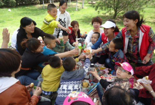 用“普通”对待“特殊”自闭儿康复离不开家长的参与